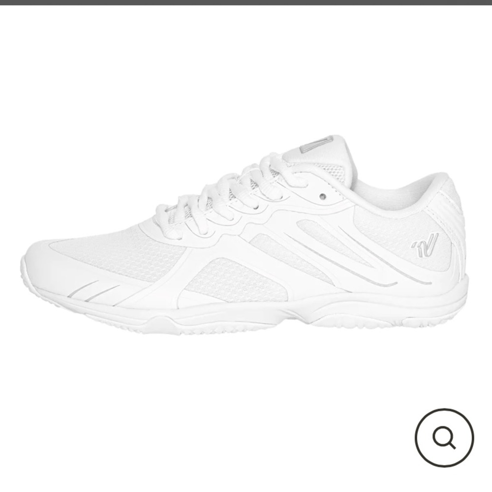 Varsity cheer shoe size 6